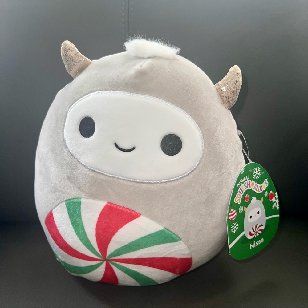 NWT π₯ 8" Nissa the Christmas Yeti Squishmallow - Picture 6 of 6